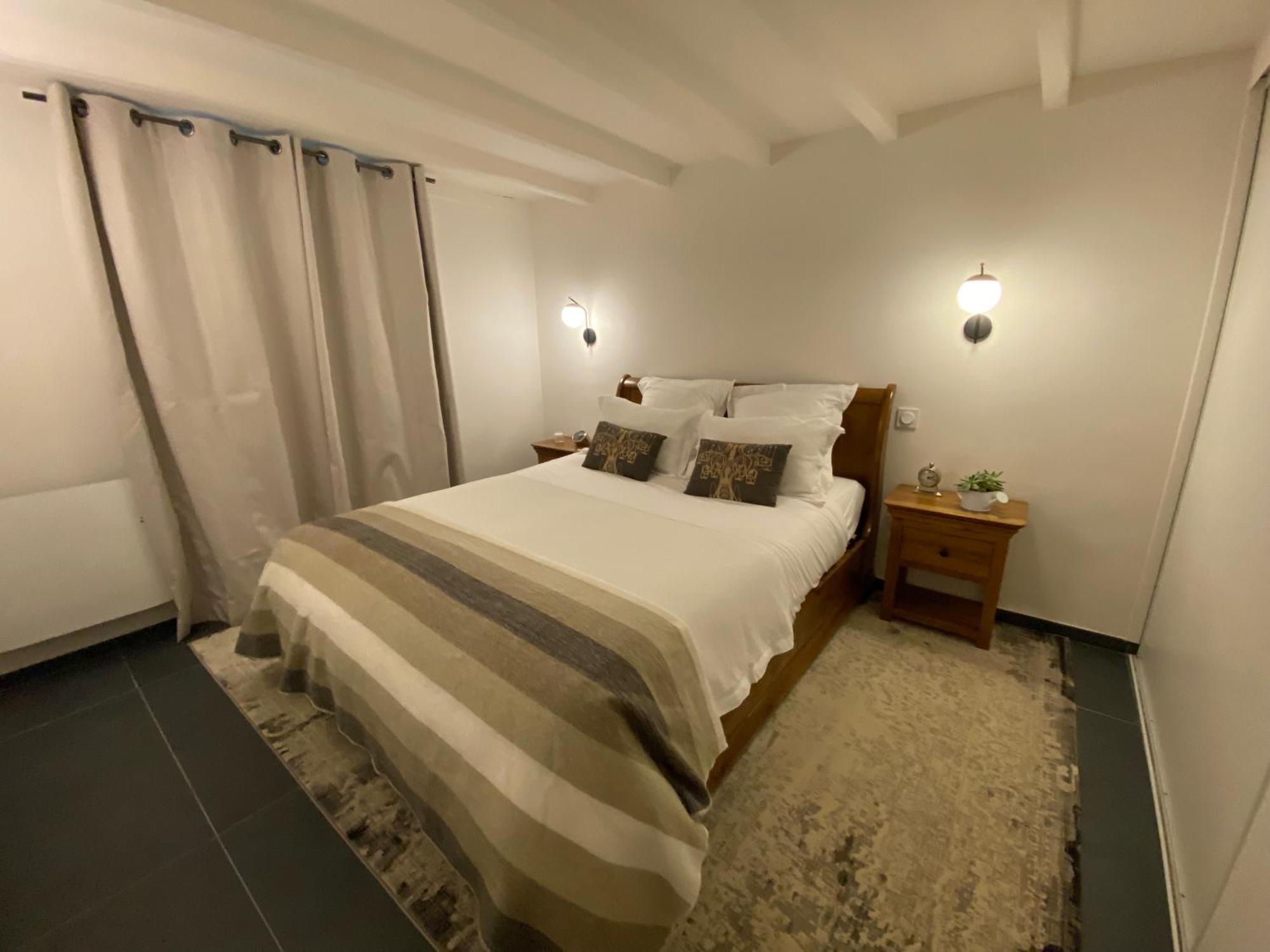 Appartement Avec Piscine Privee Dans Residence Pour 6 Personnes Юзес Экстерьер фото