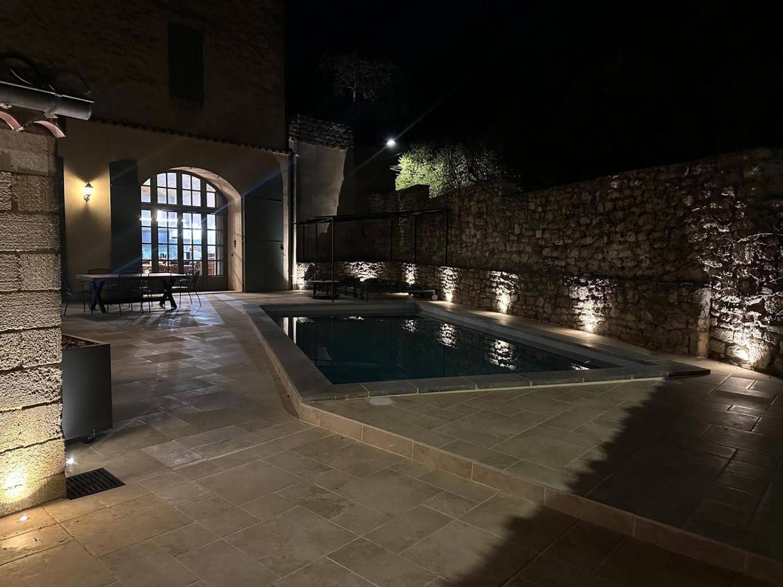 Appartement Avec Piscine Privee Dans Residence Pour 6 Personnes Юзес Экстерьер фото